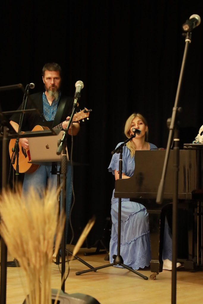 8279786551748984541 n