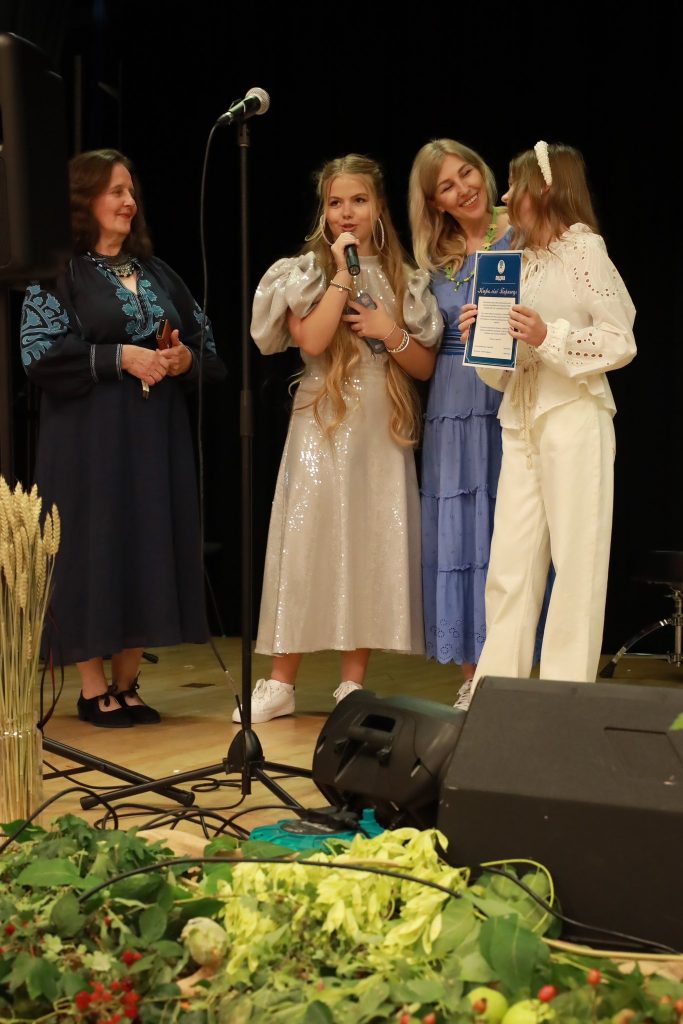 8879953778561250352 n